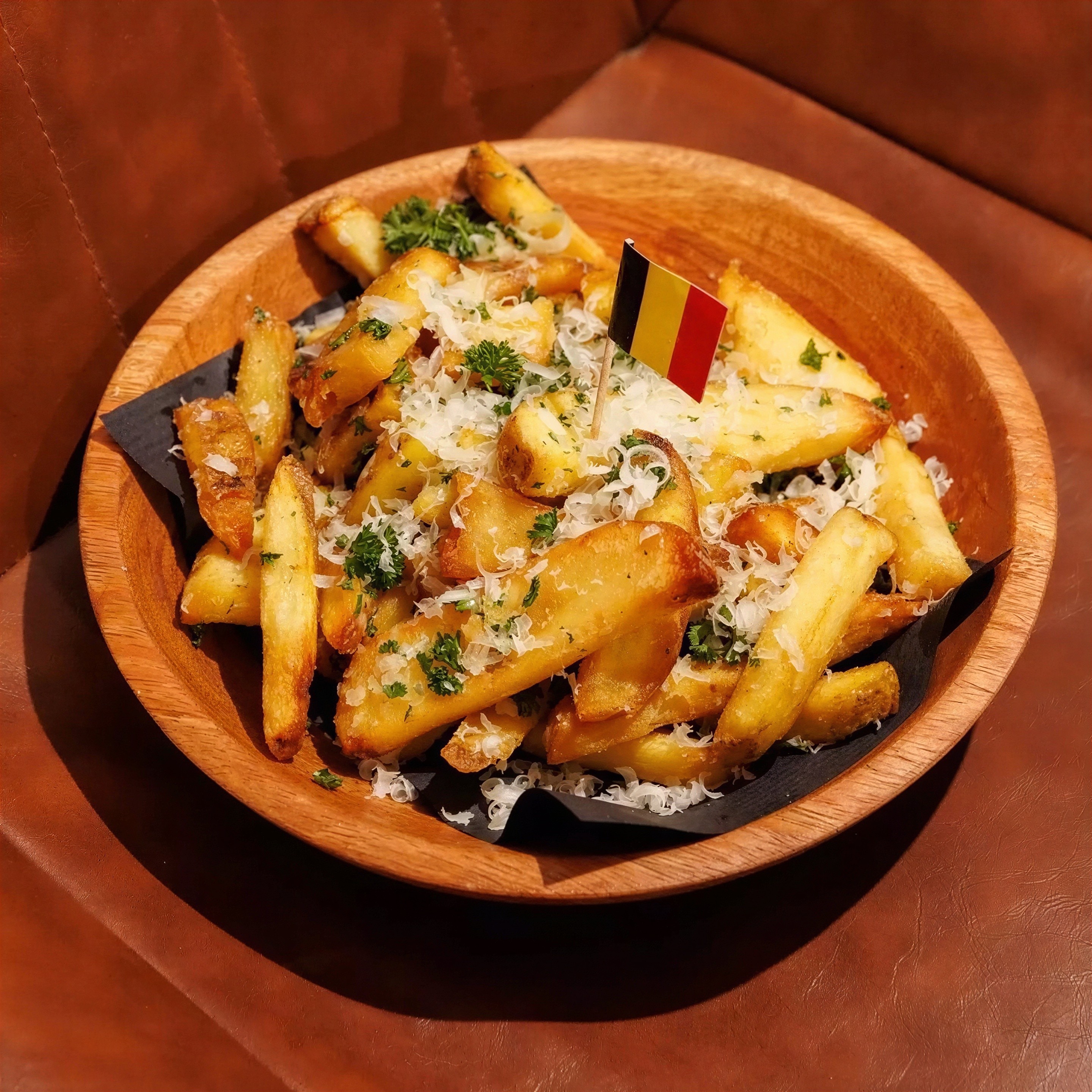 A frites dish on a table